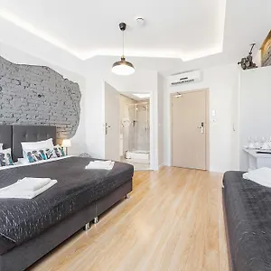 3* Апарт-отель Six Suites, Old Town